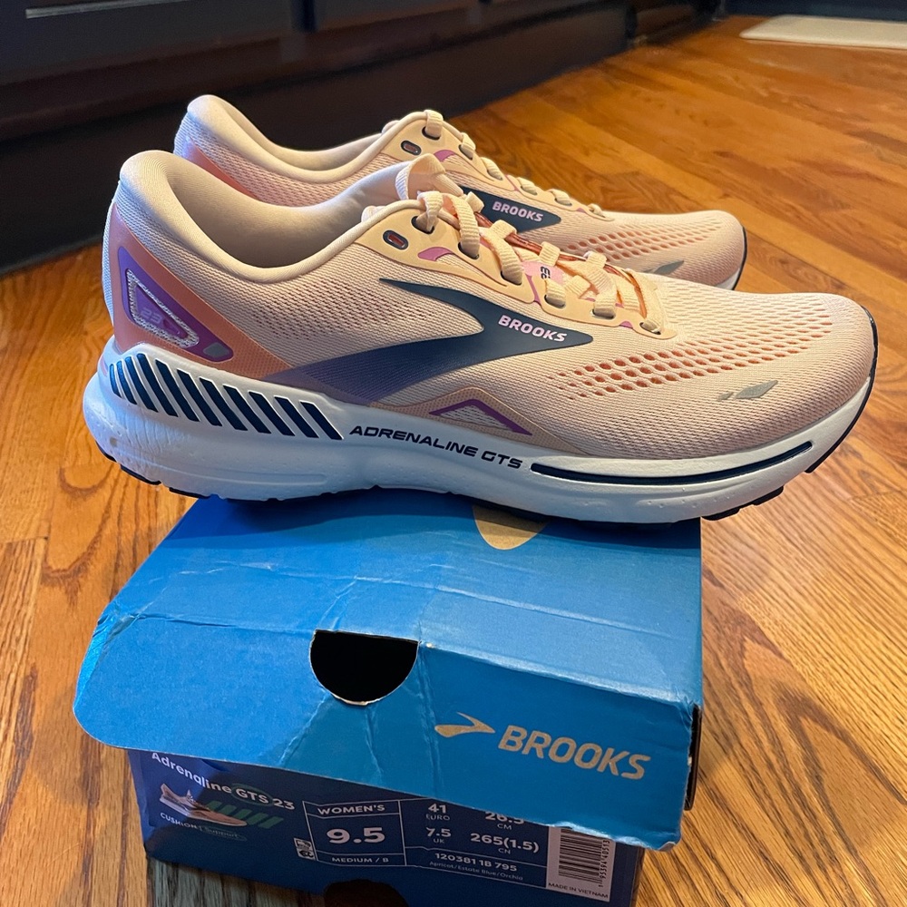 Brooks Women's Adrenaline GTS 23